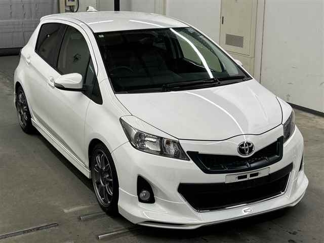 TOYOTA VITZ — фото