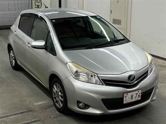 TOYOTA VITZ — фото