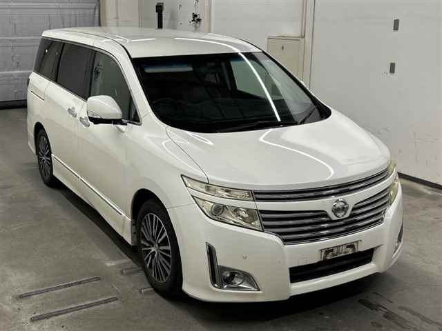 NISSAN ELGRAND — фото