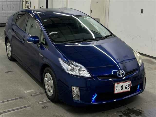 TOYOTA PRIUS — фото