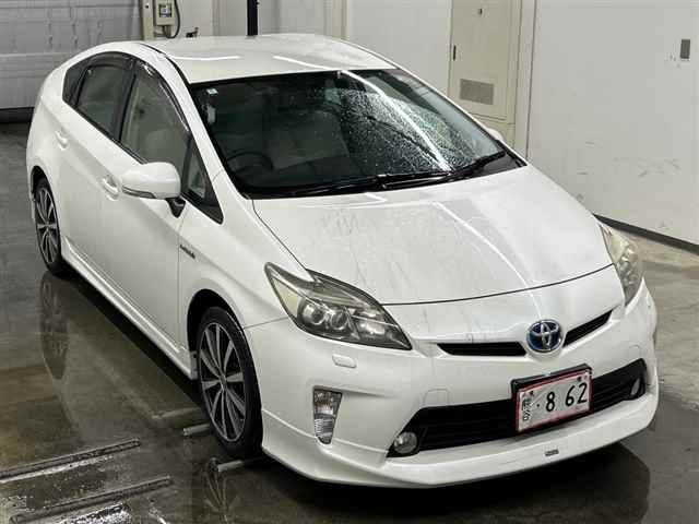 TOYOTA PRIUS — фото
