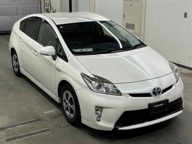 TOYOTA PRIUS — фото