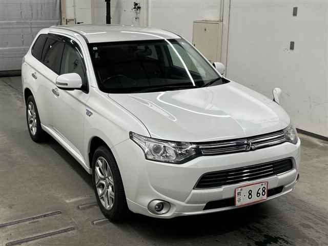 MITSUBISHI OUTLANDER — фото