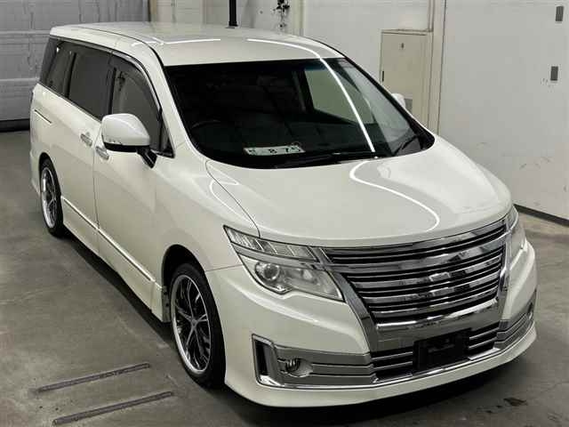 NISSAN ELGRAND — фото