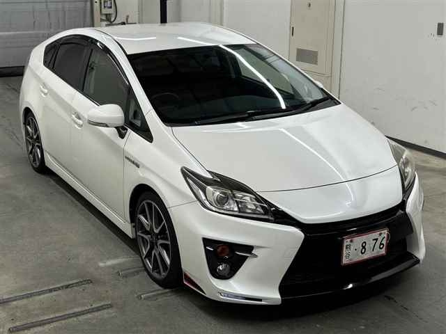 TOYOTA PRIUS — фото