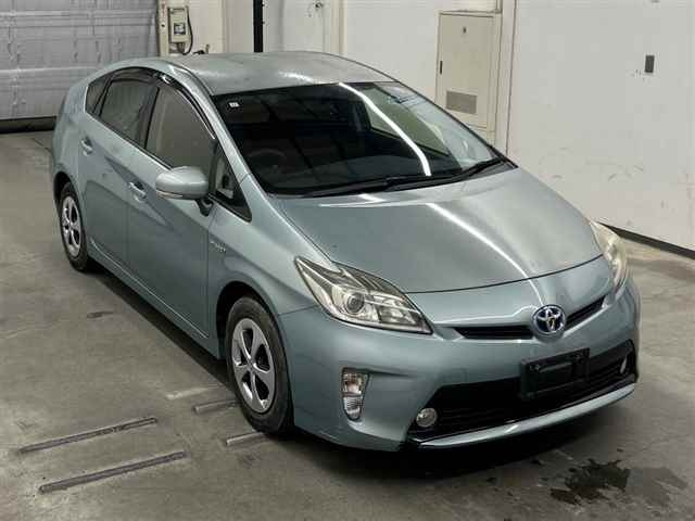 TOYOTA PRIUS — фото