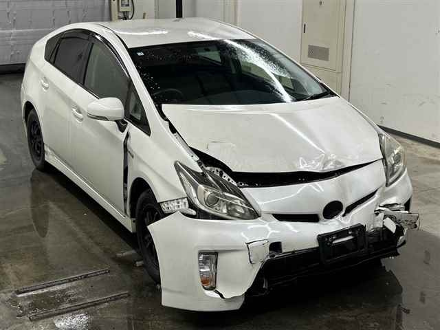 TOYOTA PRIUS — фото