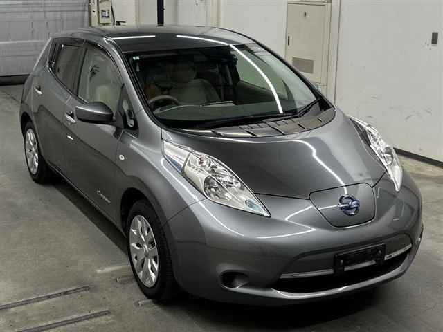 NISSAN LEAF — фото