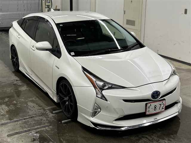 TOYOTA PRIUS — фото