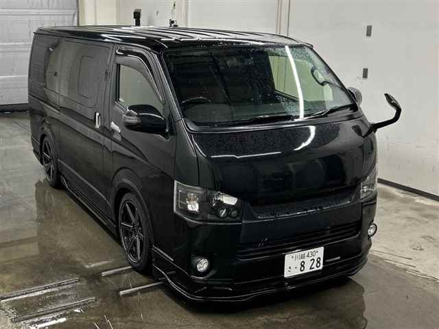 TOYOTA HIACE — фото