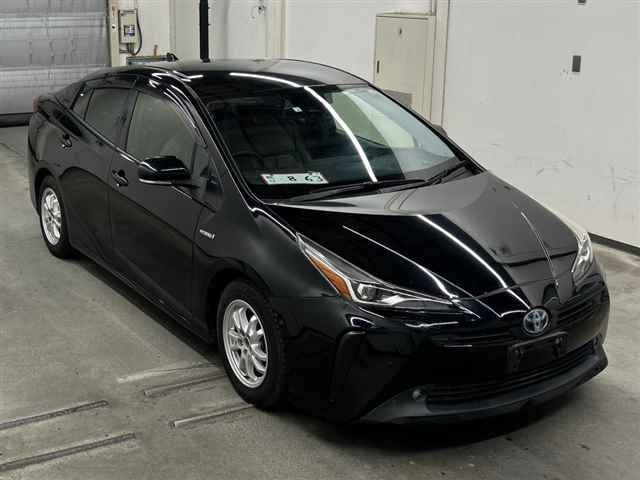 TOYOTA PRIUS — фото
