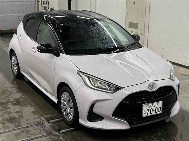 TOYOTA YARIS — фото