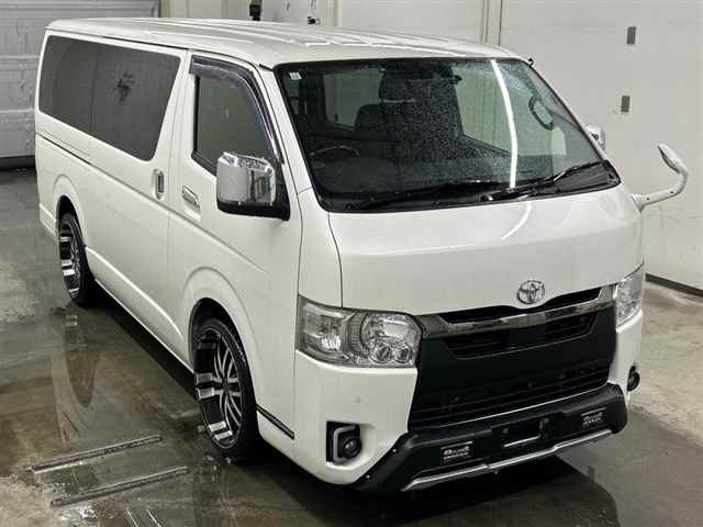 TOYOTA HIACE — фото