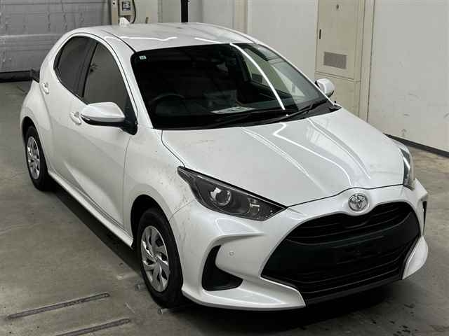 TOYOTA YARIS — фото
