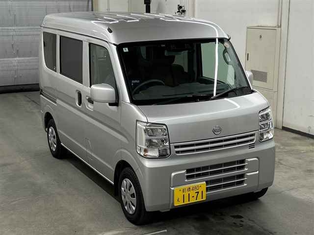 NISSAN CLIPPER — фото
