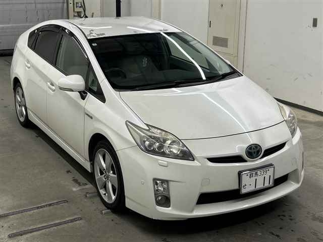 TOYOTA PRIUS — фото
