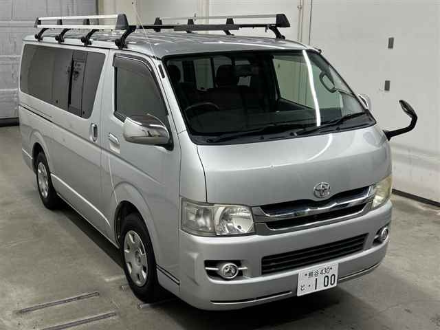TOYOTA HIACE — фото