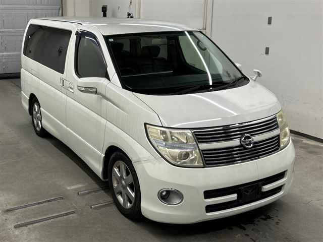 NISSAN ELGRAND — фото