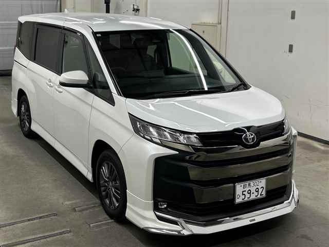TOYOTA NOAH — фото