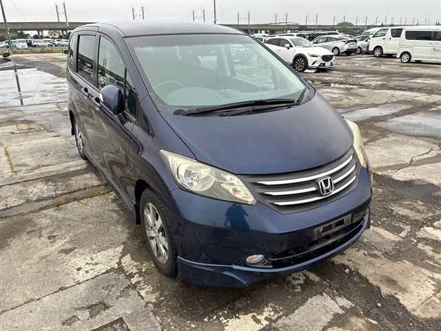 HONDA FREED — фото