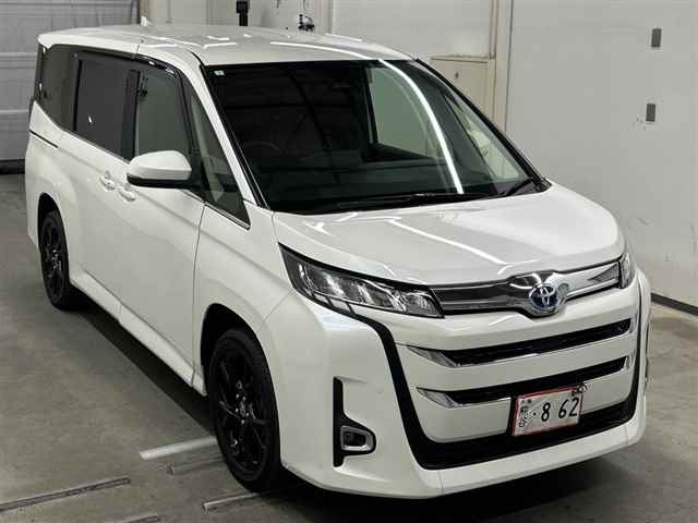 TOYOTA NOAH — фото