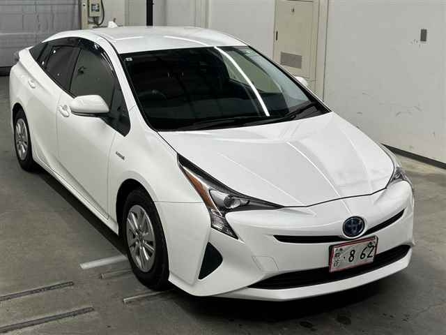 TOYOTA PRIUS — фото