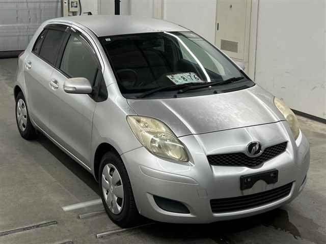 TOYOTA VITZ — фото