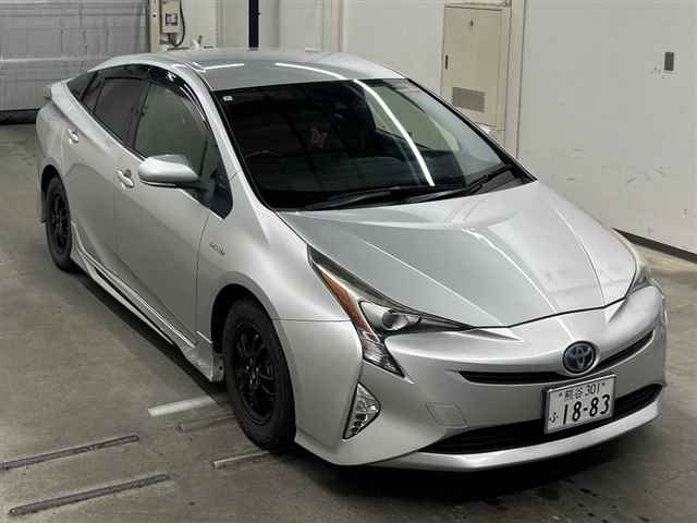 TOYOTA PRIUS — фото