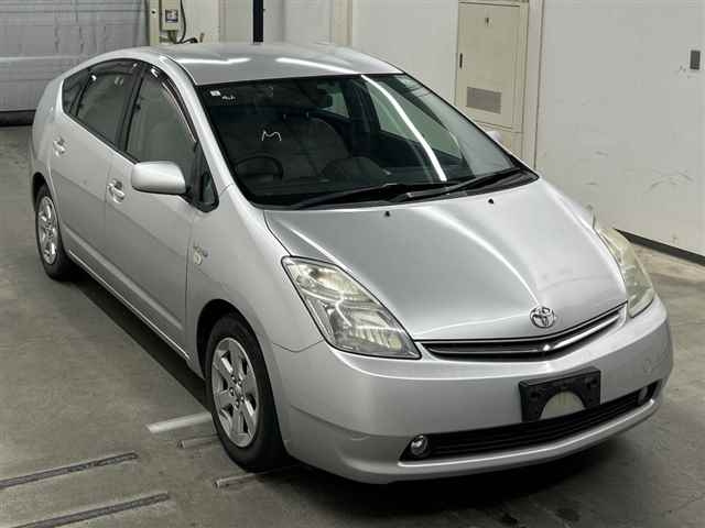 TOYOTA PRIUS — фото