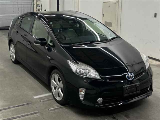 TOYOTA PRIUS — фото