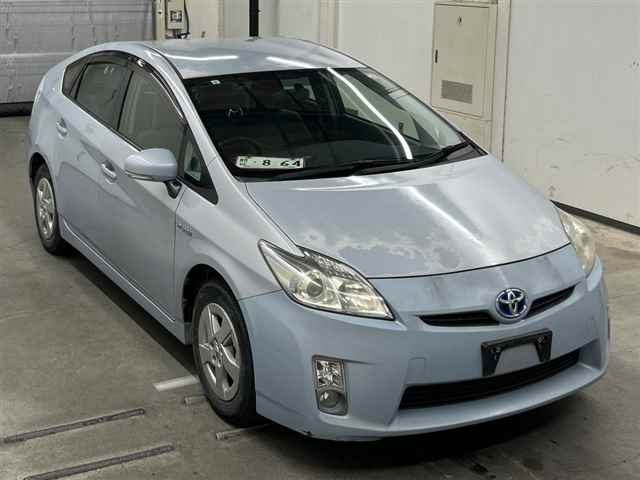 TOYOTA PRIUS — фото
