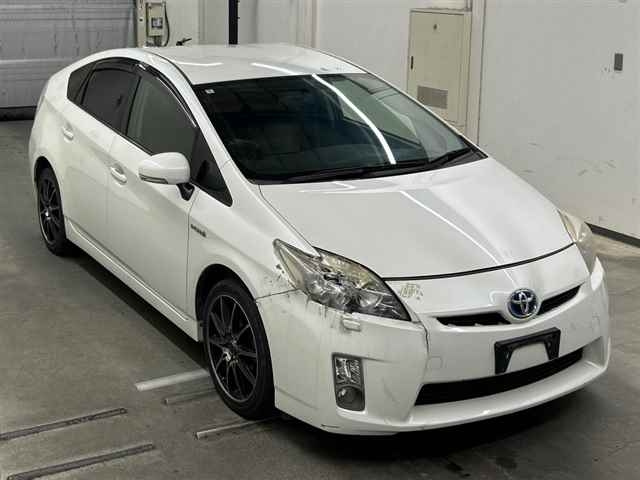 TOYOTA PRIUS — фото