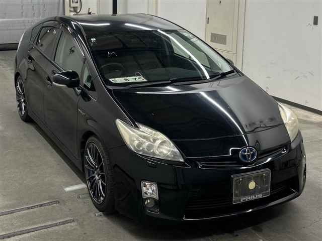 TOYOTA PRIUS — фото