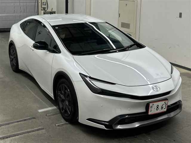 TOYOTA PRIUS — фото