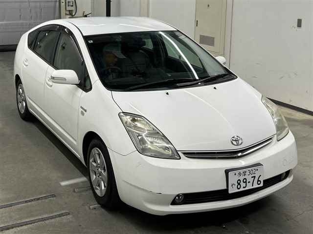 TOYOTA PRIUS — фото