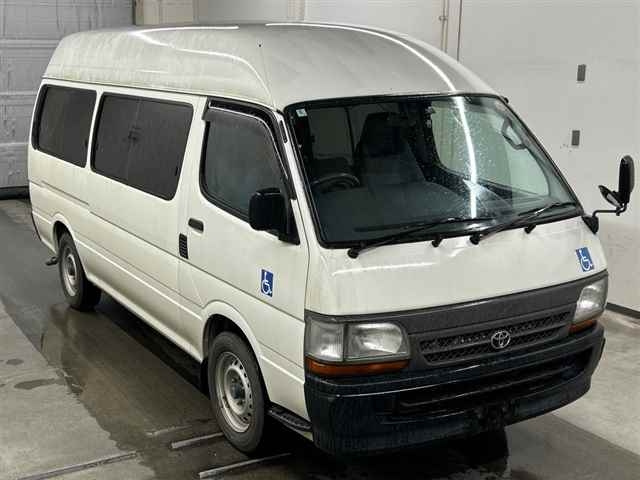 TOYOTA HIACE — фото