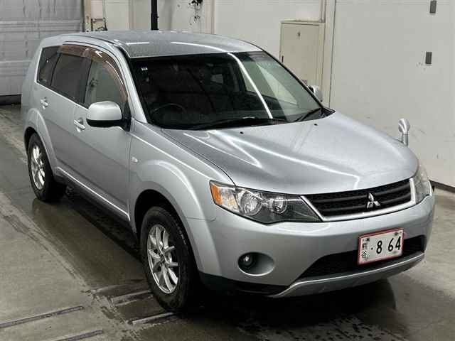 MITSUBISHI OUTLANDER — фото