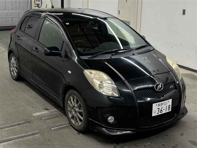 TOYOTA VITZ — фото