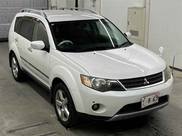 MITSUBISHI OUTLANDER — фото