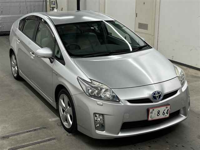 TOYOTA PRIUS — фото