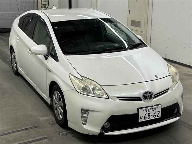 TOYOTA PRIUS — фото