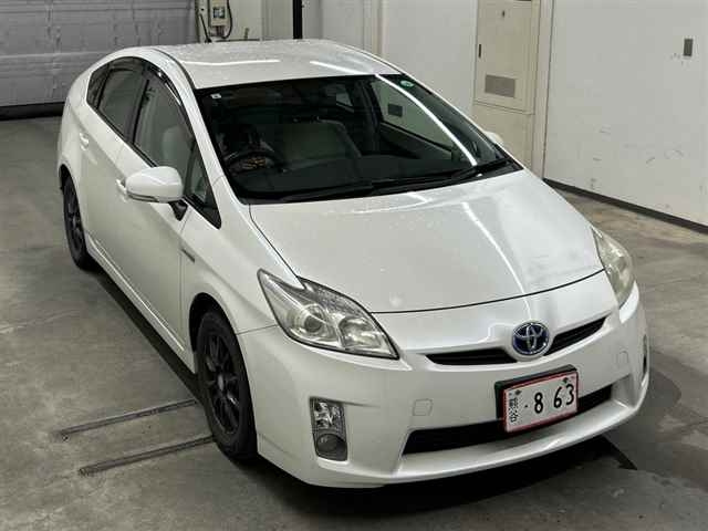 TOYOTA PRIUS — фото