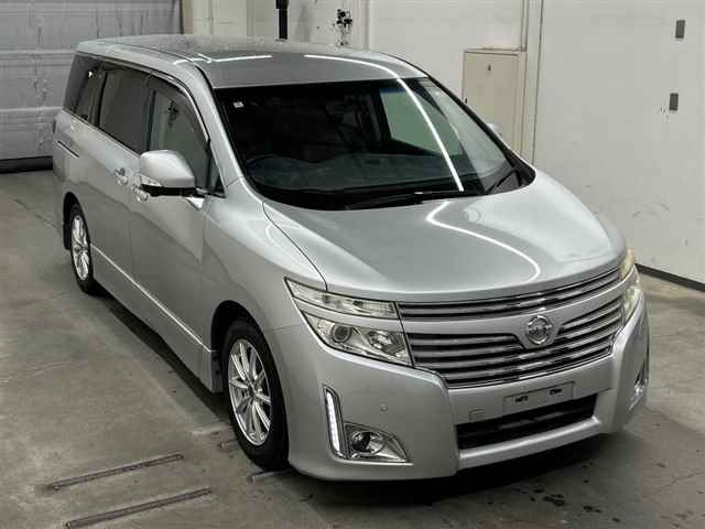 NISSAN ELGRAND — фото