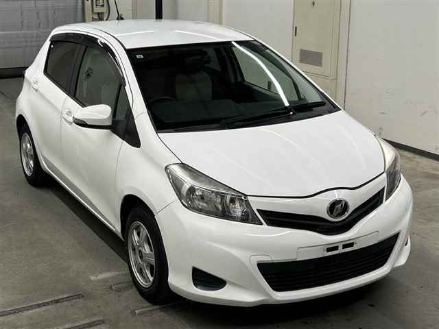 TOYOTA VITZ — фото