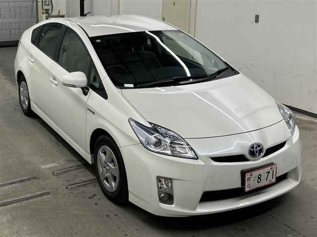 TOYOTA PRIUS — фото