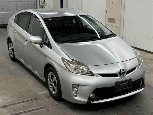 TOYOTA PRIUS — фото