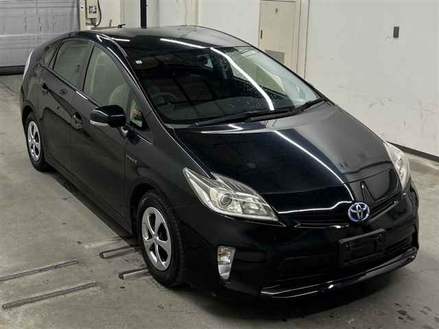 TOYOTA PRIUS — фото