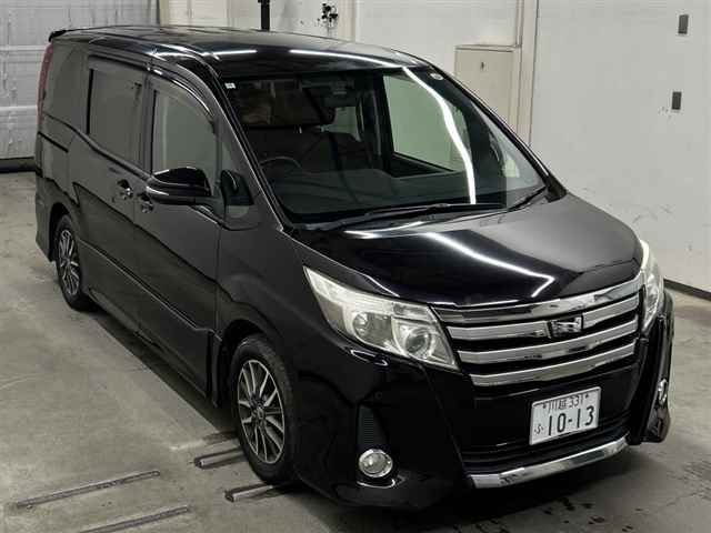 TOYOTA NOAH — фото