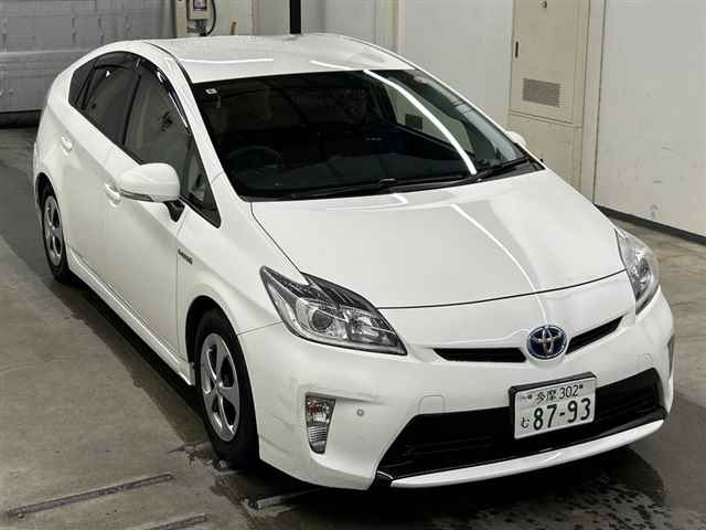 TOYOTA PRIUS — фото