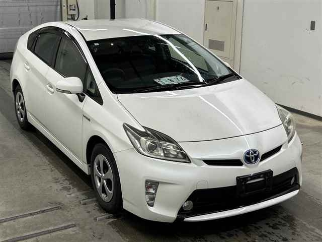 TOYOTA PRIUS — фото